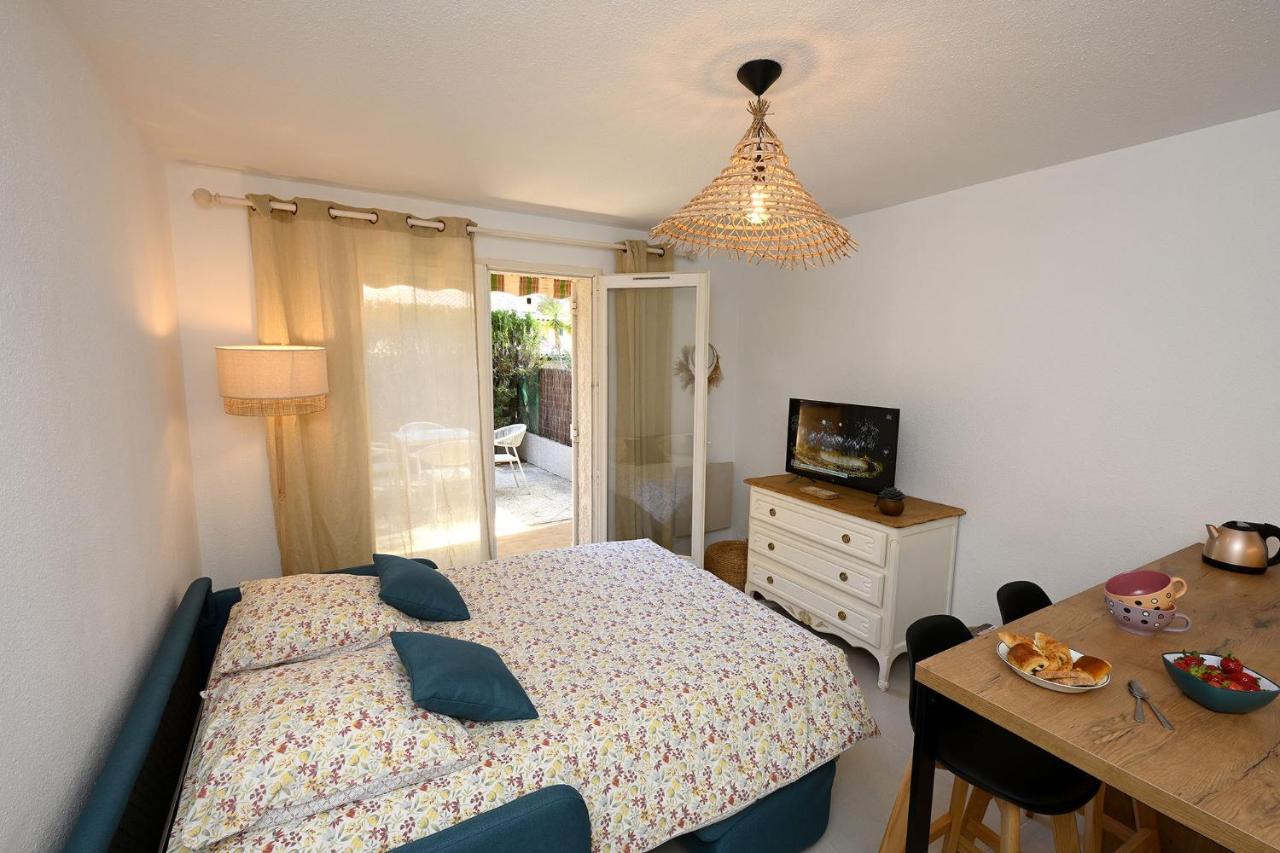 Charmant Studio 2A4 Pers Avec Jardin Et Place De Parking Situe A 5 Min A Pied De La Mer 邦多勒 外观 照片