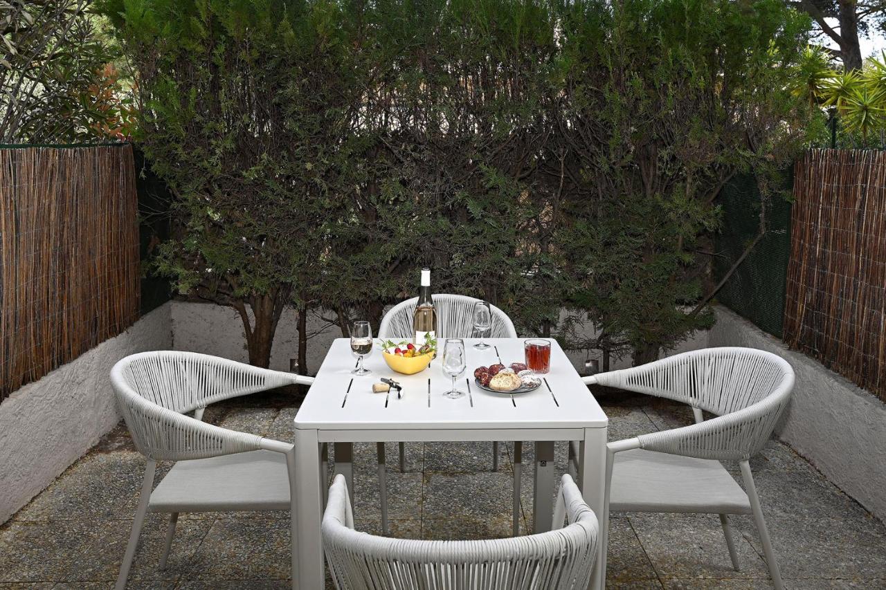 Charmant Studio 2A4 Pers Avec Jardin Et Place De Parking Situe A 5 Min A Pied De La Mer 邦多勒 外观 照片