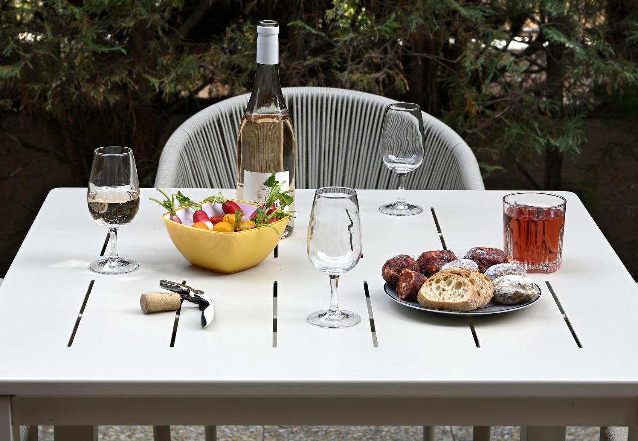 Charmant Studio 2A4 Pers Avec Jardin Et Place De Parking Situe A 5 Min A Pied De La Mer 邦多勒 外观 照片